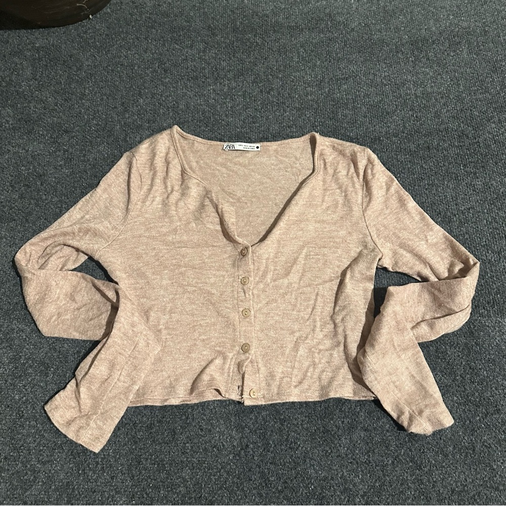 Zara Button Down Cropped Long Sleeve 
Size Small Heathered Light Pink